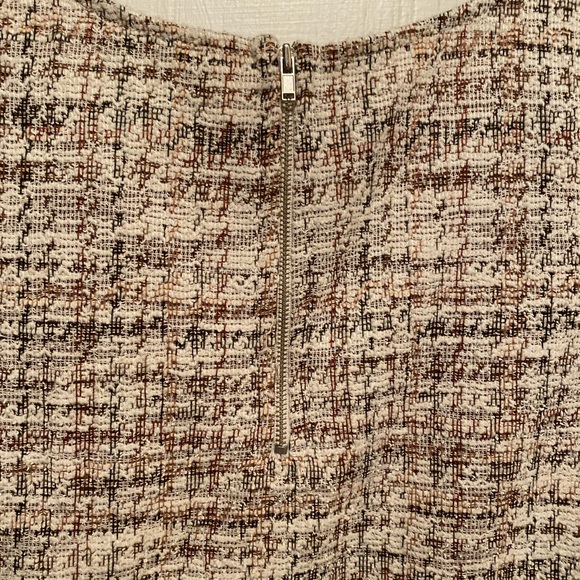 Woven Shell Top with Exposed Zipper and Fringe Detail - Picture 3 of 9